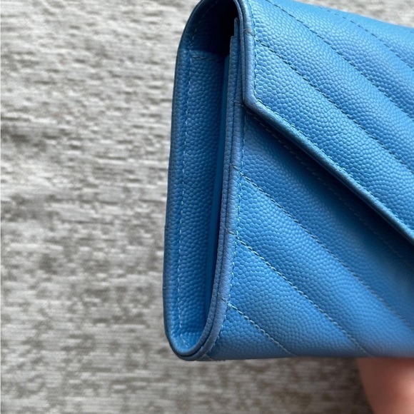 YSL Cassandre Matelasse large flap wallet in gain de poudre leather sky blue - Picture 4 of 9